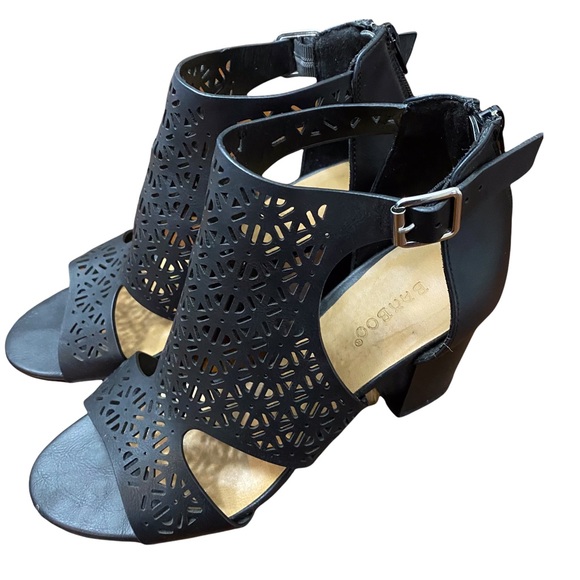 Black open toe shoes - Picture 1 of 3